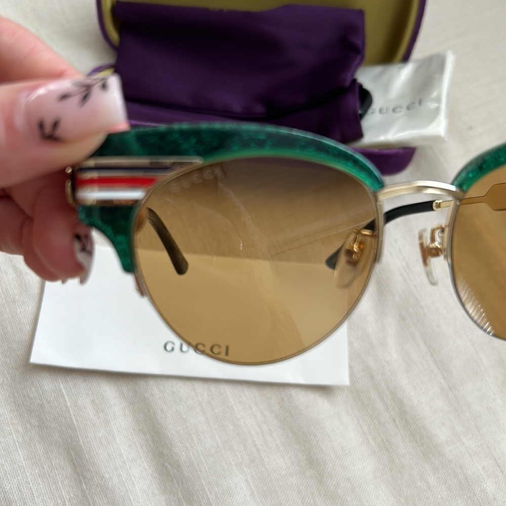 Gucci Sunglasses - Picture 6 of 9